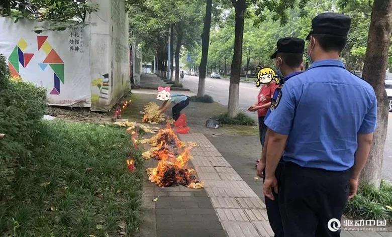 钱、放鞭炮OUT了来看看新时代如何做瓦力棋牌游戏祭扫方式大升级！传统烧(图2)